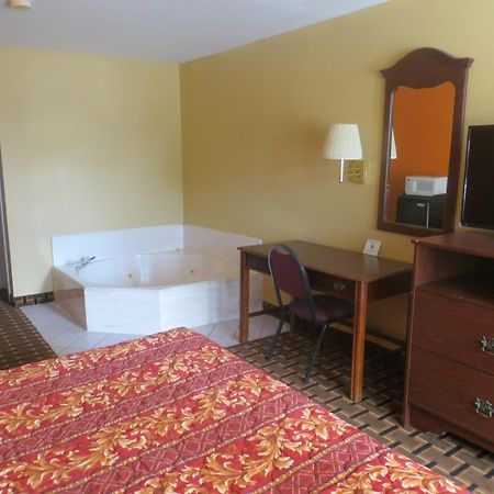 La Grange Executive Inn And Suites Quarto foto