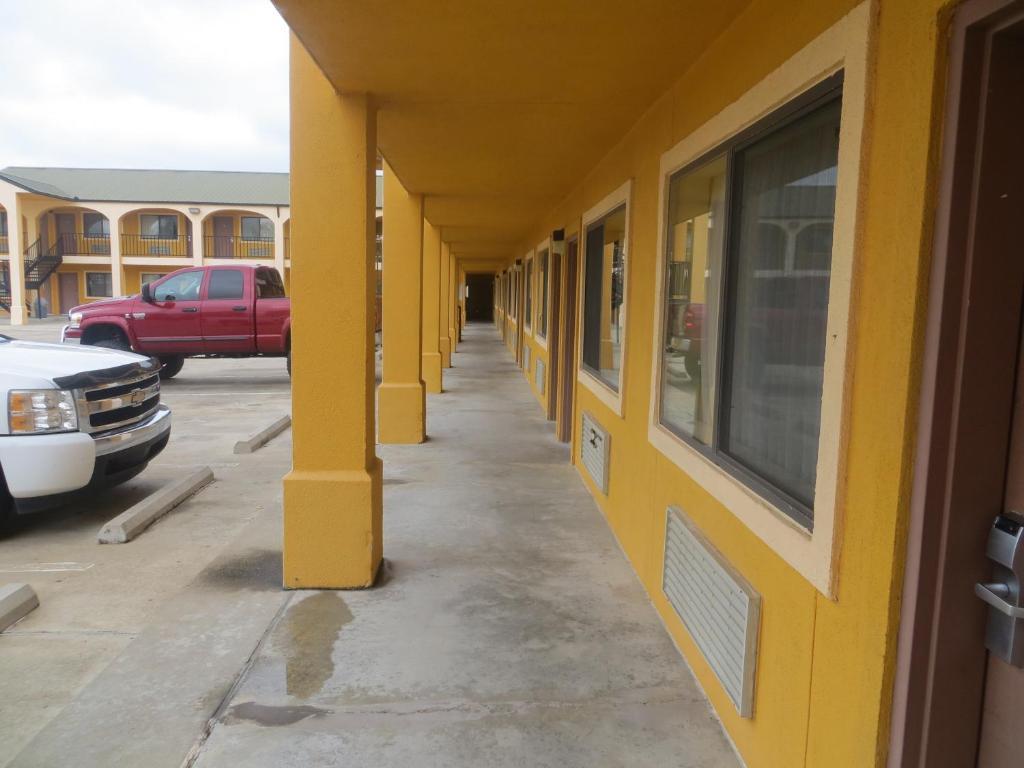 La Grange Executive Inn And Suites Exterior foto